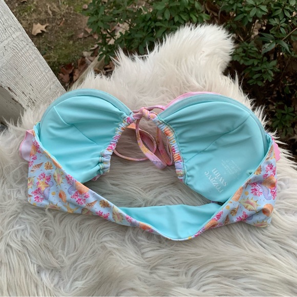 Rozave Seashell Ruffle Top - Picture 2 of 5